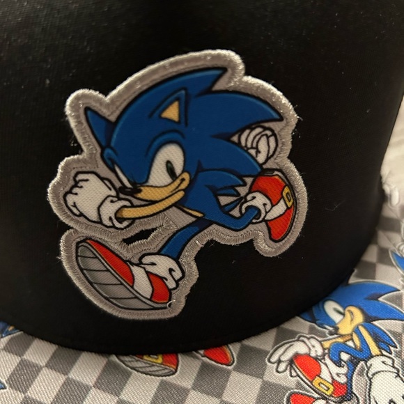 Sonic Hedgehog SnapBack Hat - Picture 2 of 5